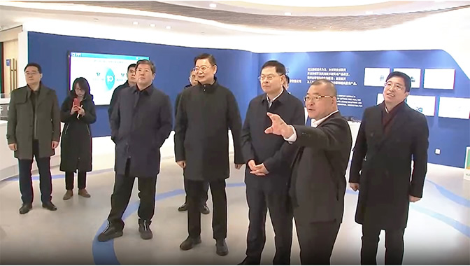 青島市委副書記、市長趙豪志調(diào)研青源峰達(dá)太赫茲關(guān)鍵技術(shù)研發(fā)和科技成果轉(zhuǎn)化工作
